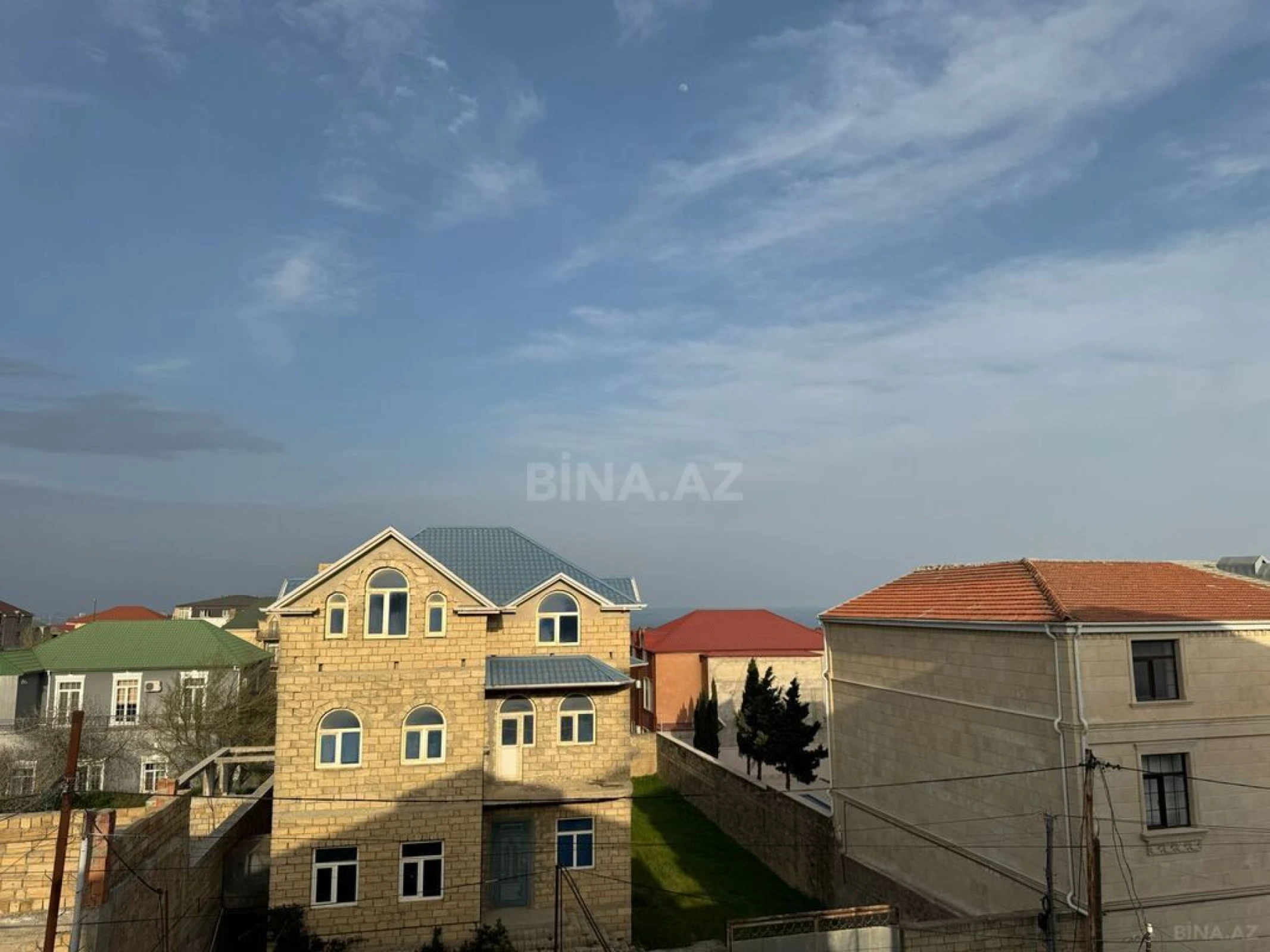 Satılır 7 otaqlı həyət evi 330 m²