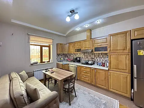 Satılır 7 otaqlı həyət evi 330 m²