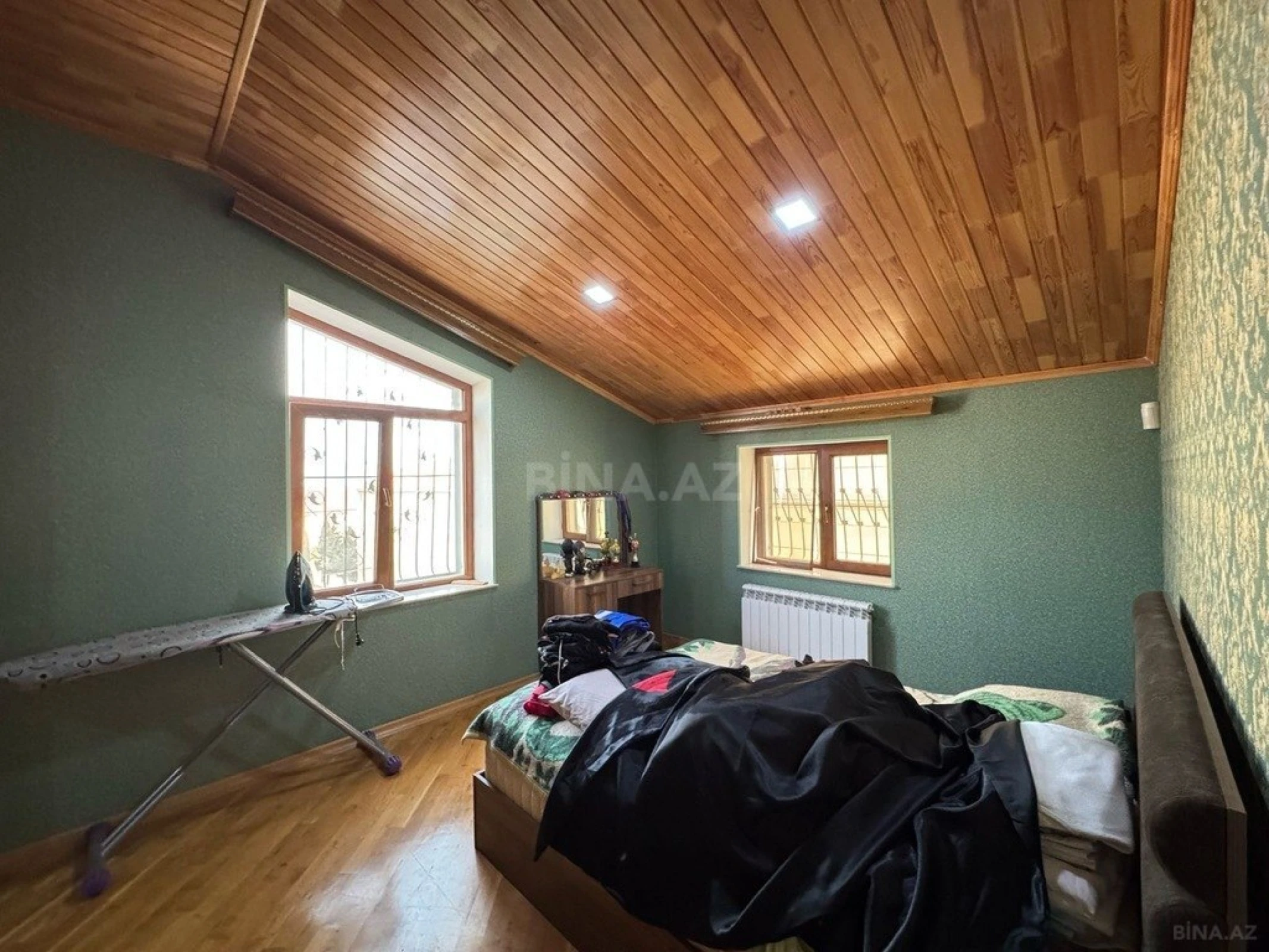 Satılır 7 otaqlı həyət evi 330 m²