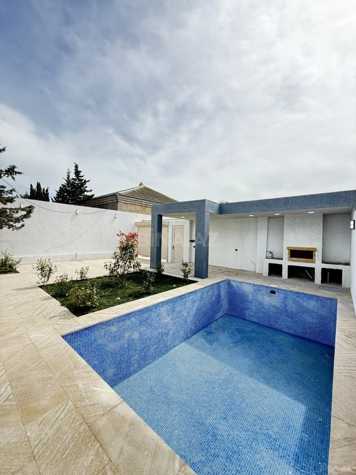 Satılır 4 otaqlı həyət evi 140 m²