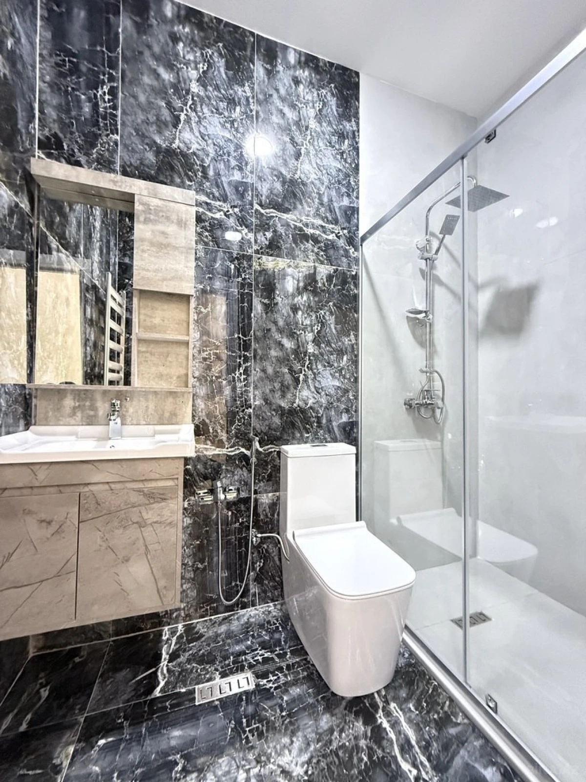 Satılır 4 otaqlı həyət evi 140 m²