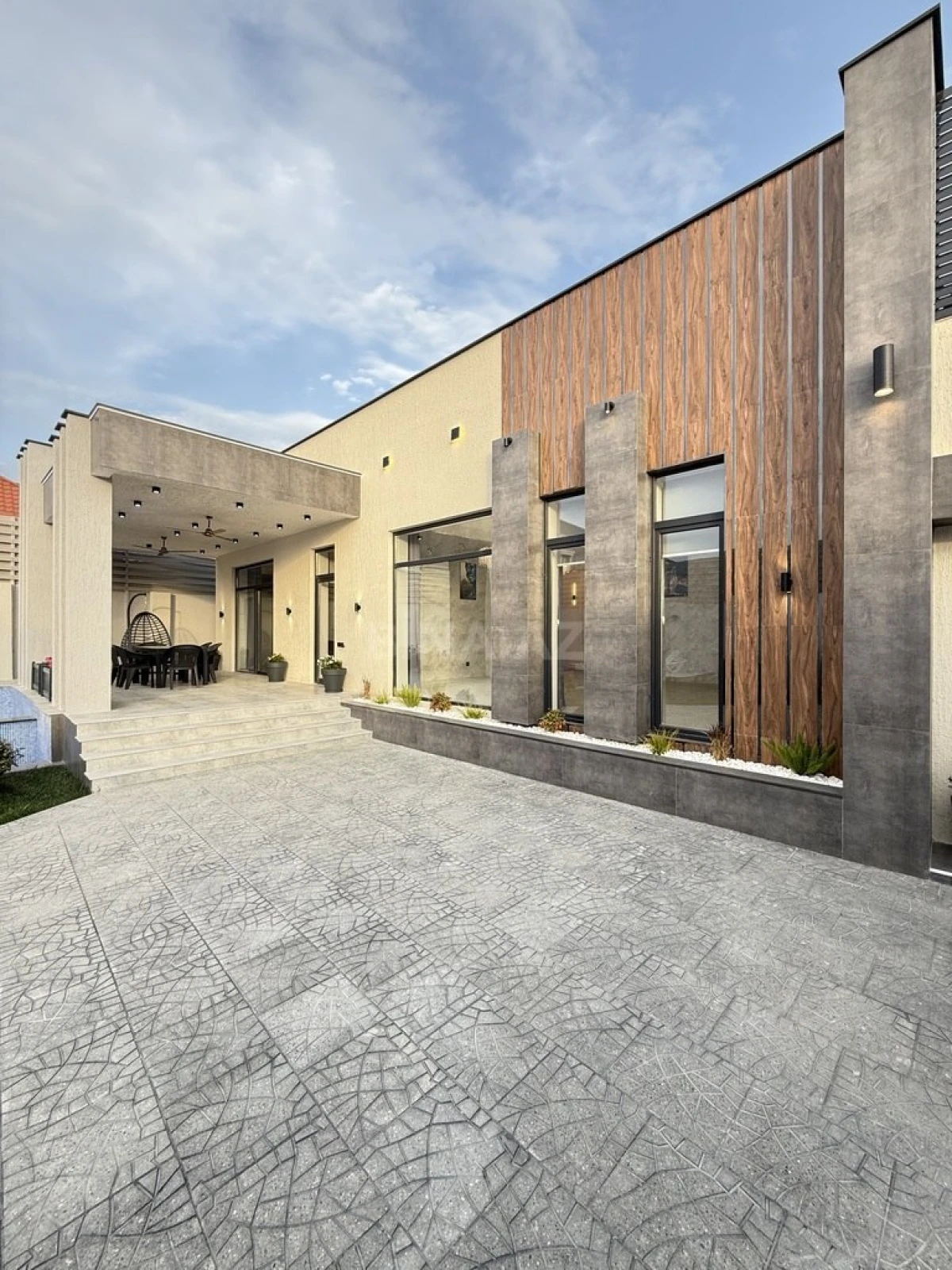 Satılır 4 otaqlı həyət evi 160 m²