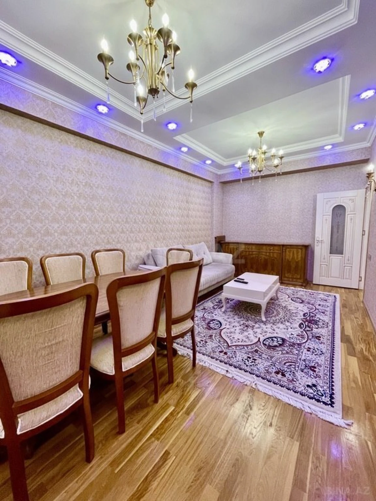 Kirayə verilir 2 otaqlı mənzil 70 m²