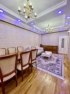 Kirayə verilir 2 otaqlı mənzil 70 m²