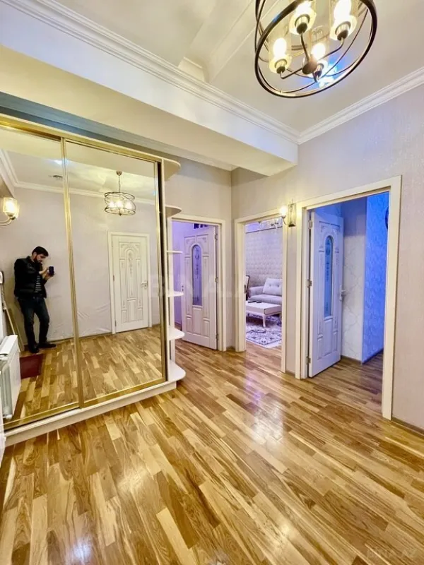 Kirayə verilir 2 otaqlı mənzil 70 m²