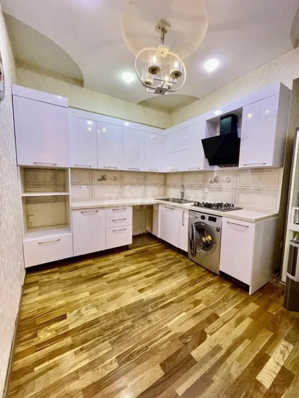 Kirayə verilir 2 otaqlı mənzil 70 m²