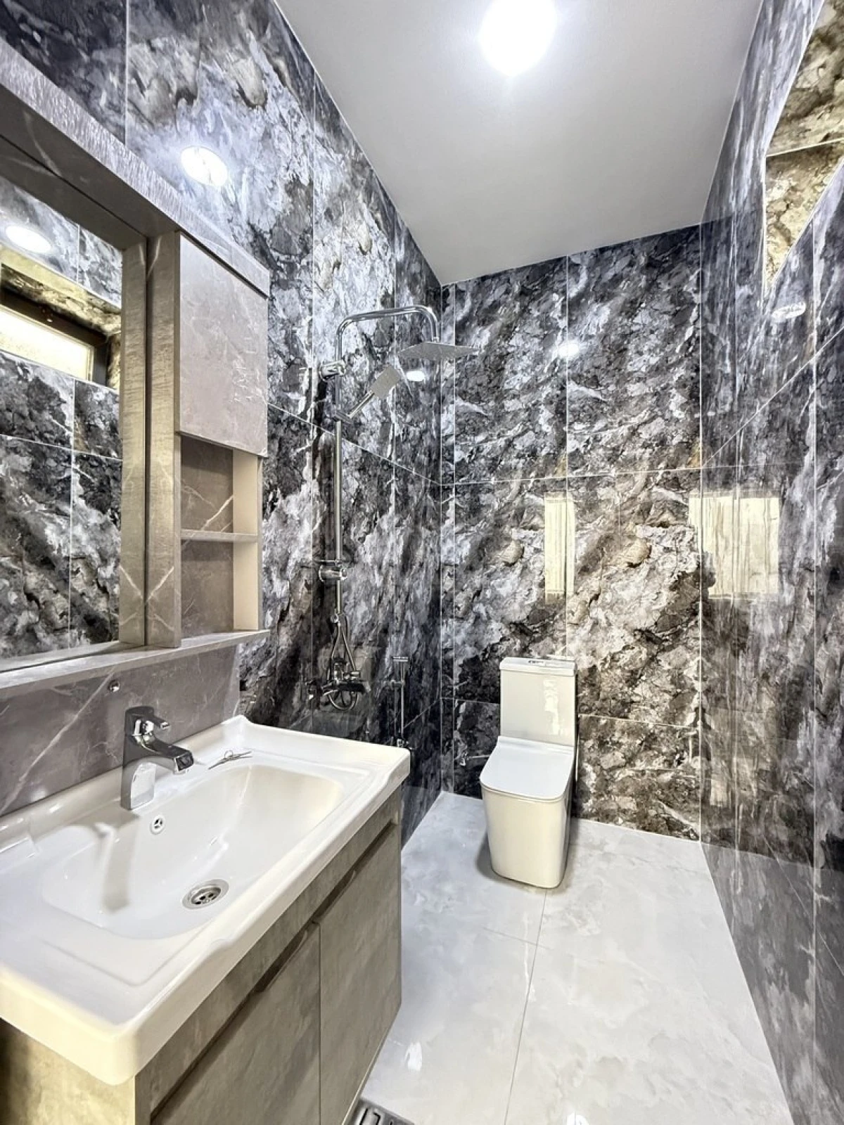 Satılır 4 otaqlı həyət evi 135 m²