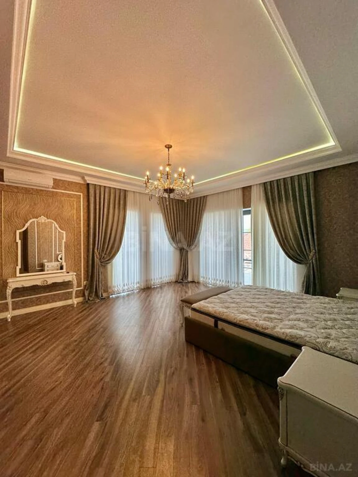 Satılır 6 otaqlı həyət evi 500 m²