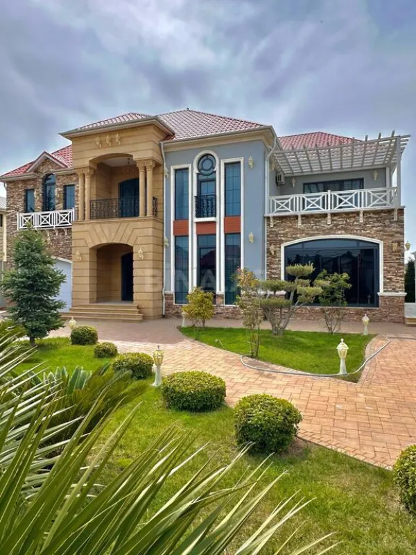 Satılır 6 otaqlı həyət evi 500 m²