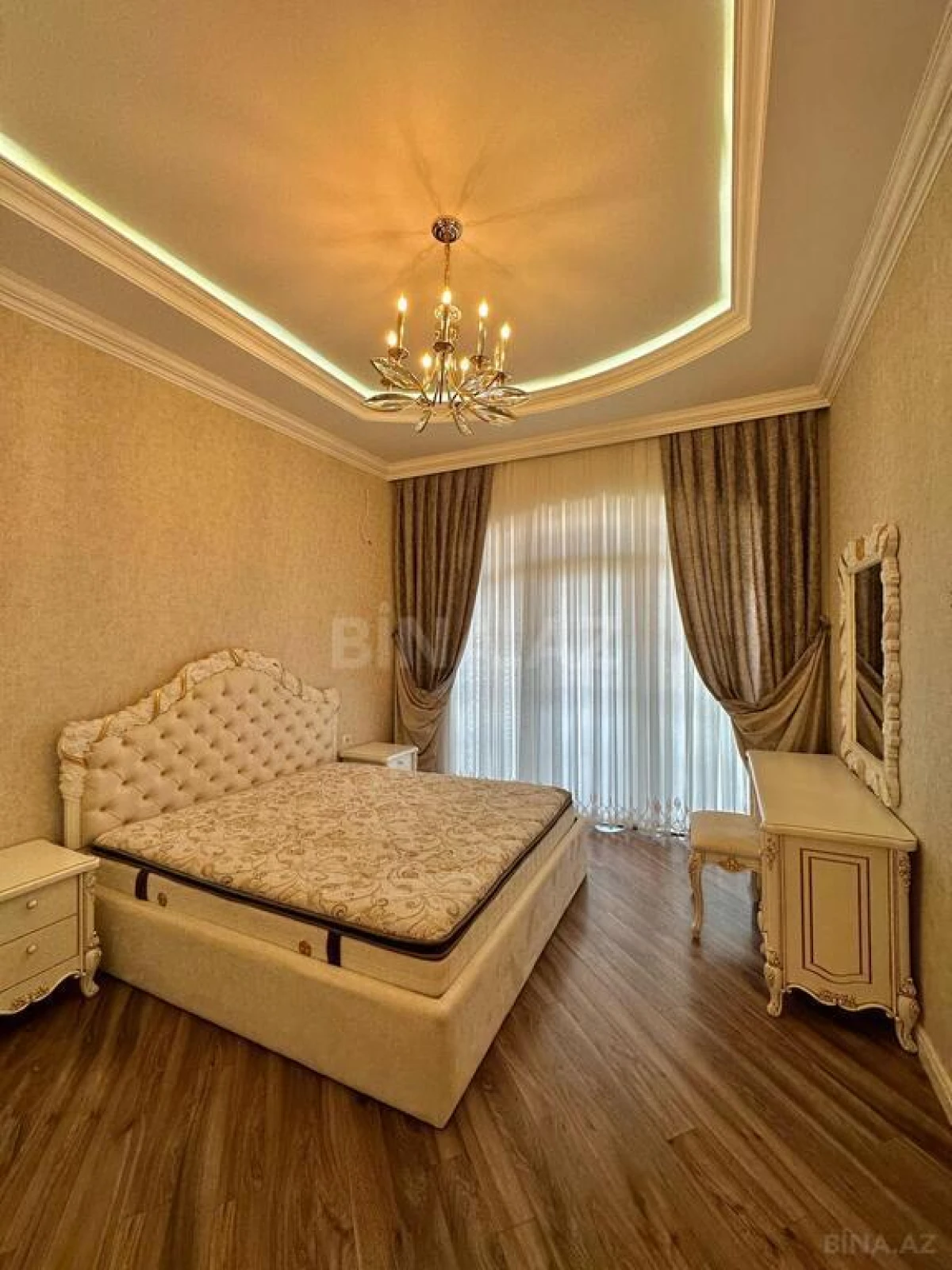 Satılır 6 otaqlı həyət evi 500 m²