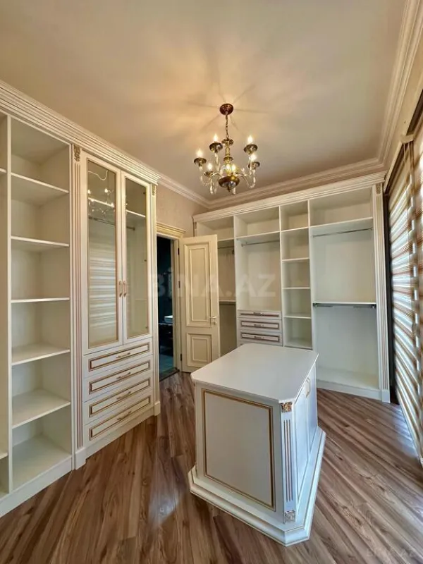 Satılır 6 otaqlı həyət evi 500 m²