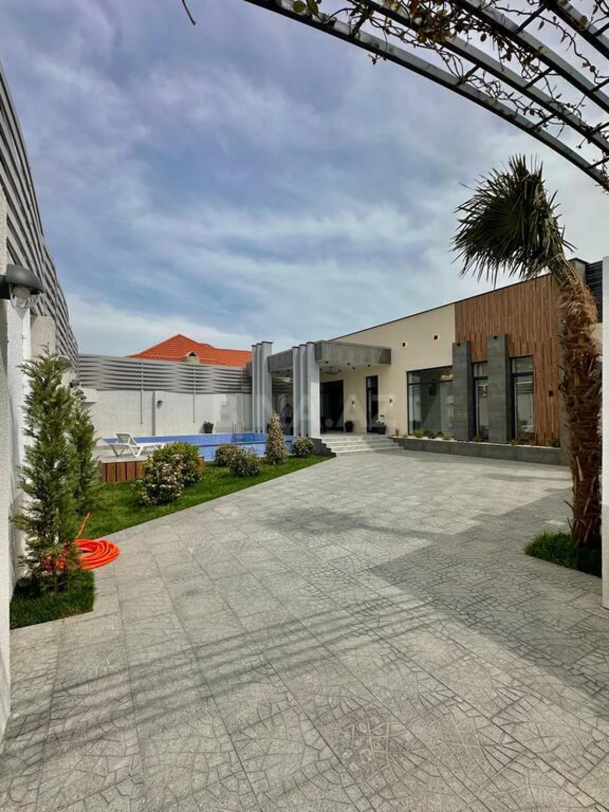 Satılır 4 otaqlı həyət evi 170 m²