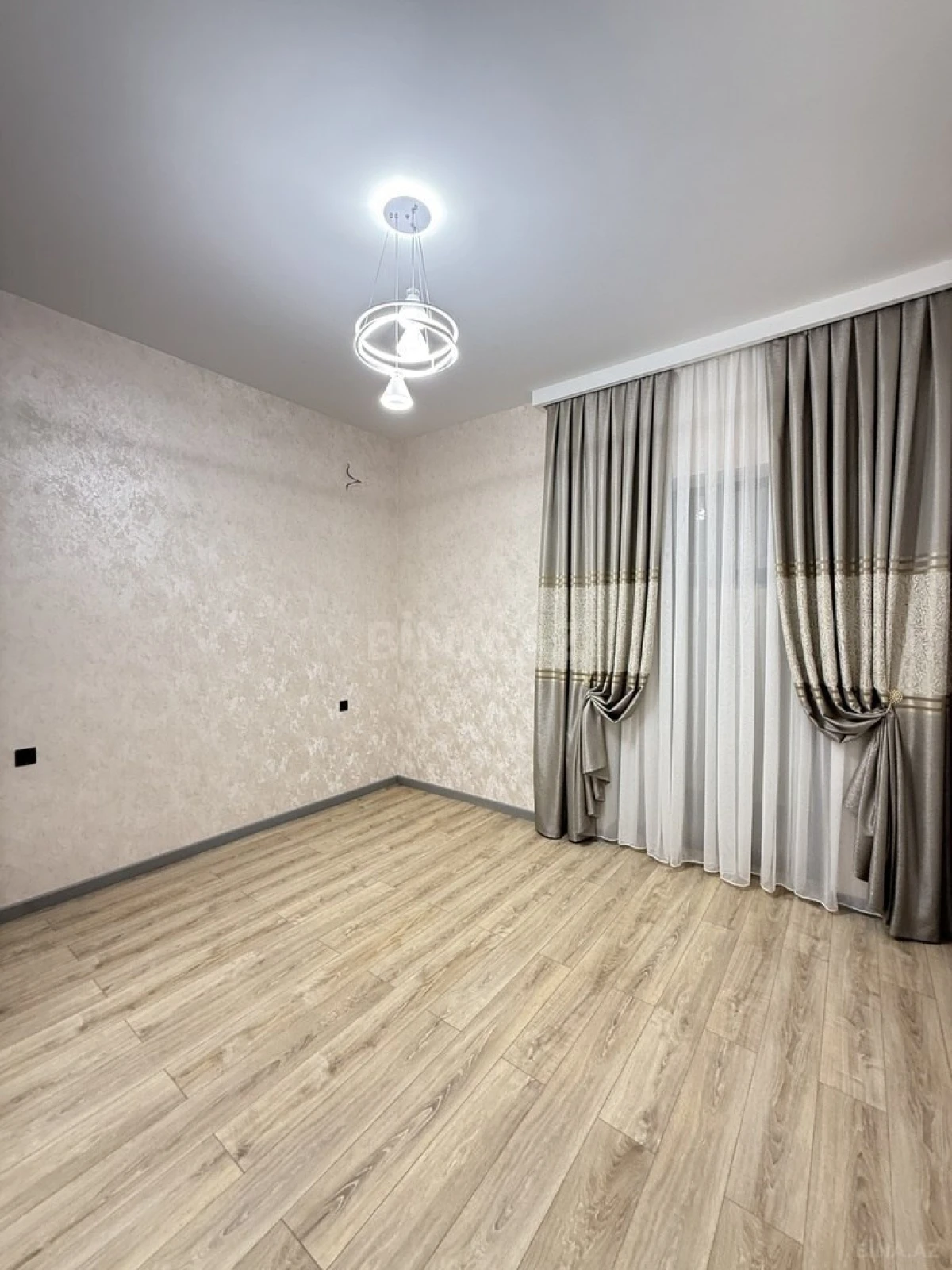 Satılır 4 otaqlı həyət evi 180 m²