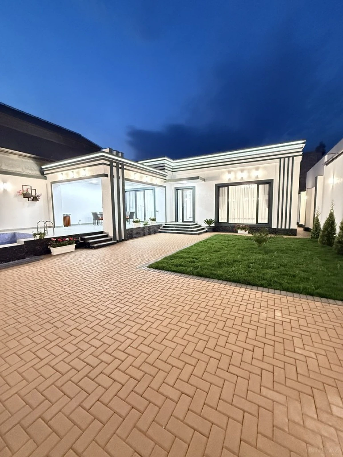 Satılır 4 otaqlı həyət evi 180 m²