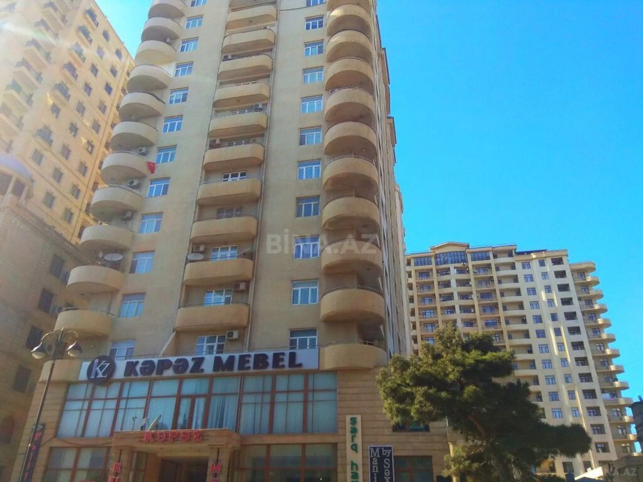 Satılır 4 otaqlı mənzil 216 m²