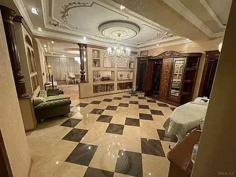 Satılır 4 otaqlı mənzil 216 m²