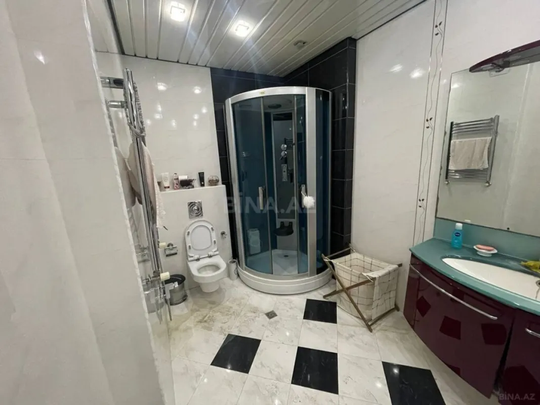 Satılır 4 otaqlı mənzil 216 m²