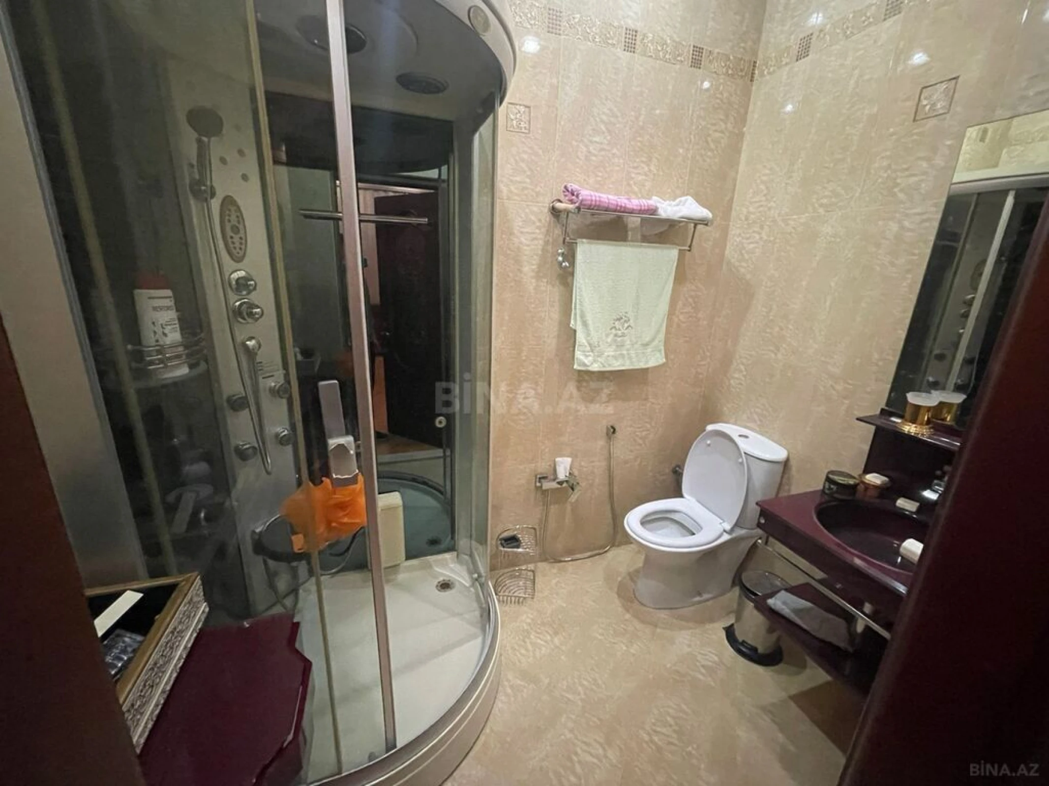 Satılır 4 otaqlı mənzil 216 m²
