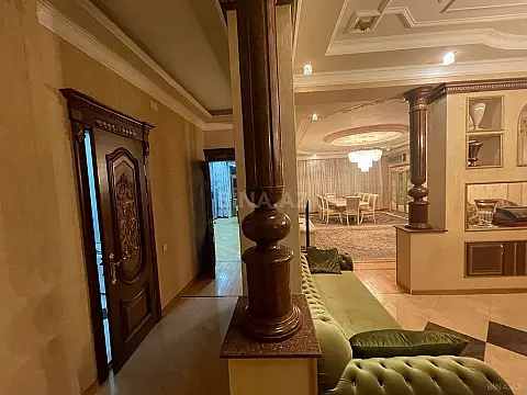 Satılır 4 otaqlı mənzil 216 m²