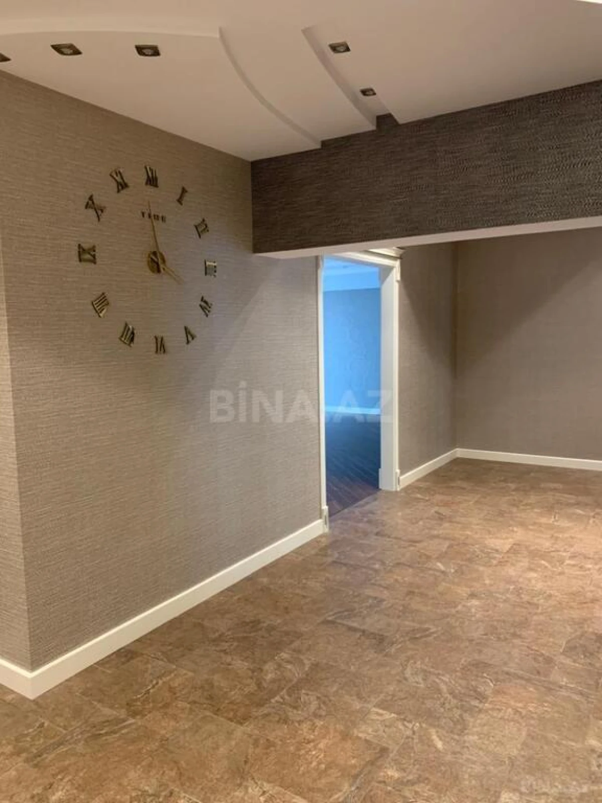 Satılır 5 otaqlı mənzil 280 m²