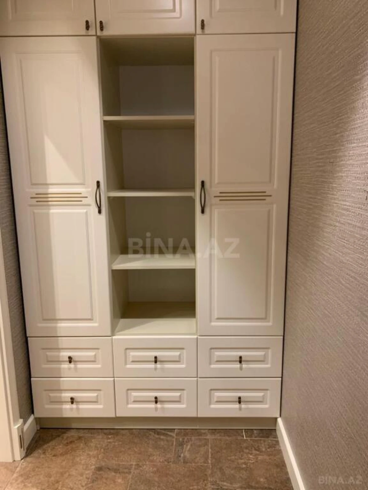 Satılır 5 otaqlı mənzil 280 m²