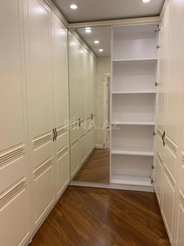 Satılır 5 otaqlı mənzil 280 m²