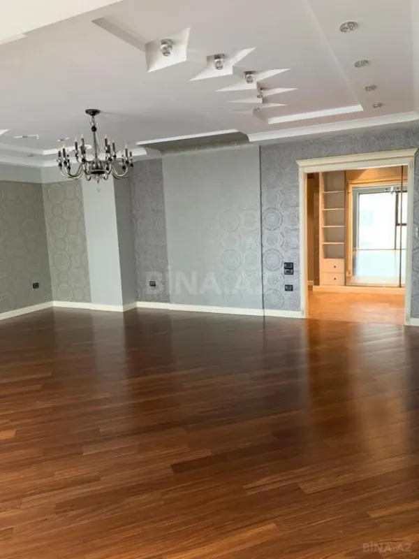Satılır 5 otaqlı mənzil 280 m²