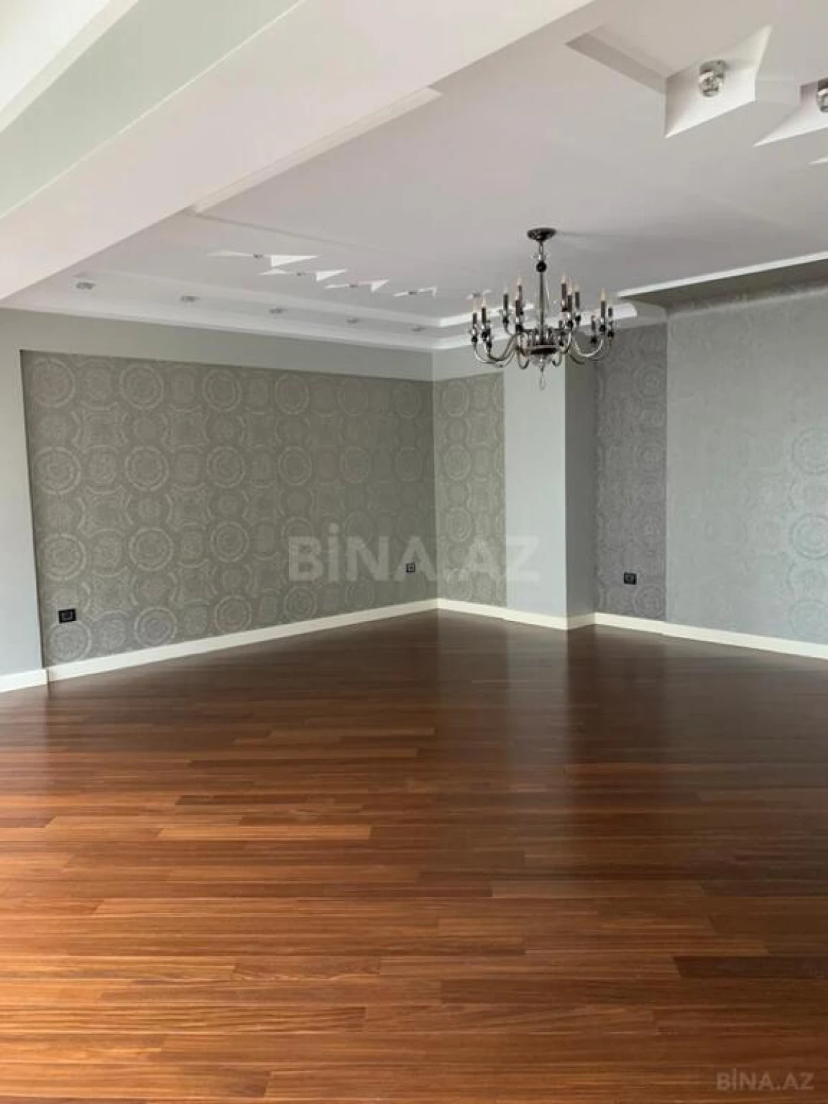 Satılır 5 otaqlı mənzil 280 m²