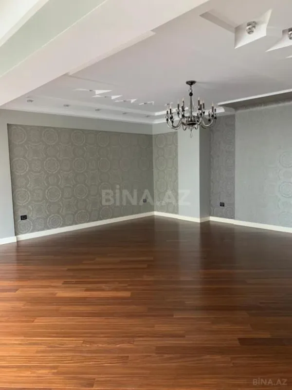 Satılır 5 otaqlı mənzil 280 m²
