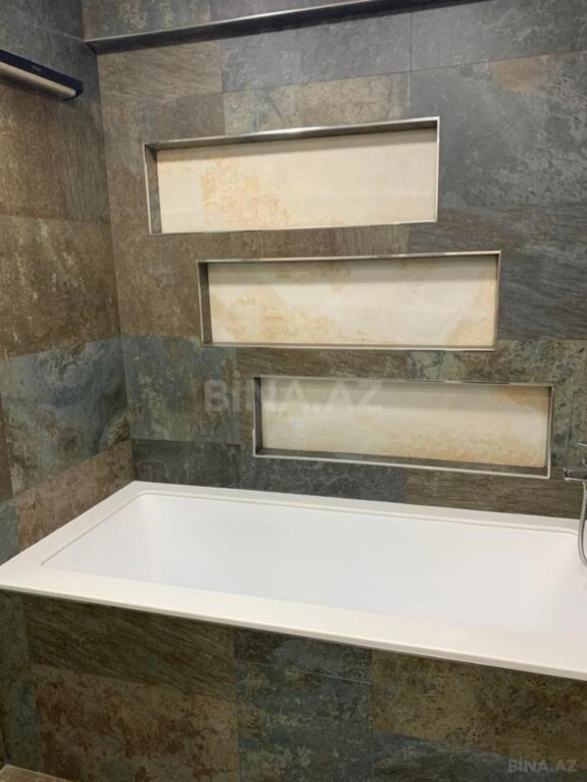 Satılır 5 otaqlı mənzil 280 m²