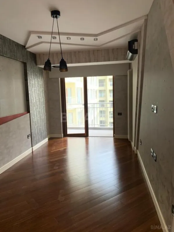 Satılır 5 otaqlı mənzil 280 m²