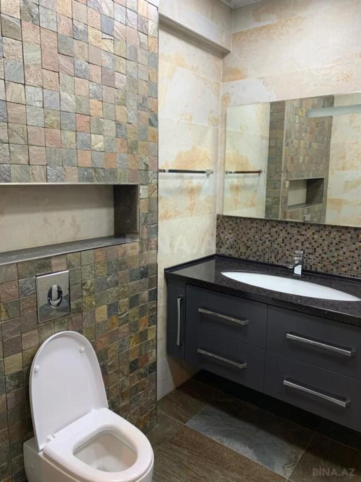 Satılır 5 otaqlı mənzil 280 m²