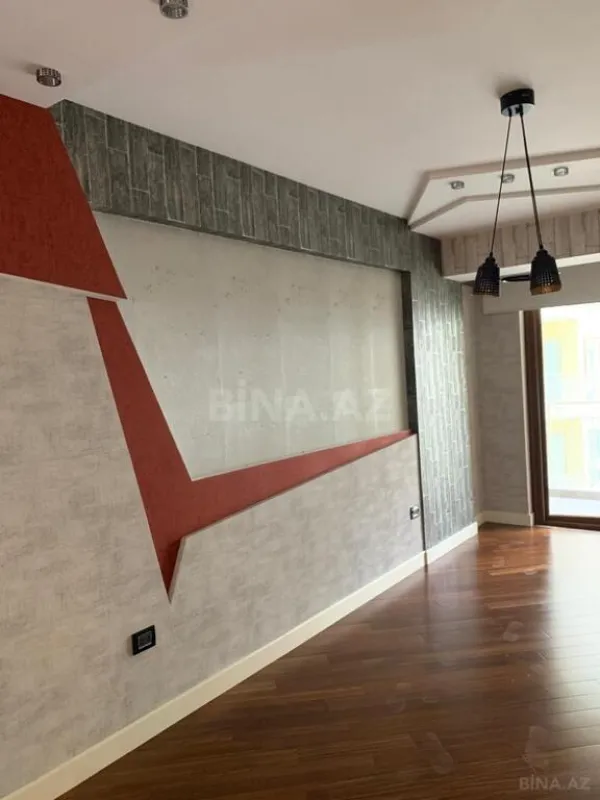 Satılır 5 otaqlı mənzil 280 m²