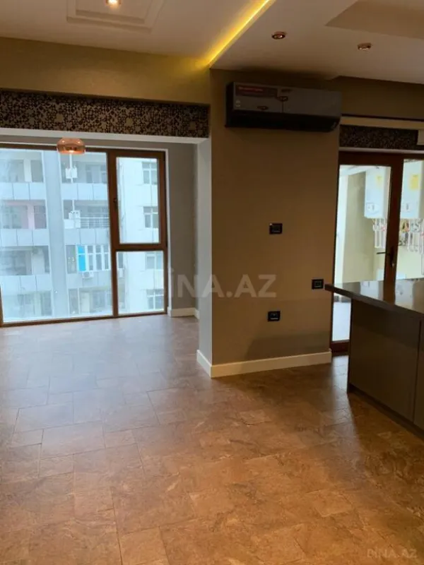 Satılır 5 otaqlı mənzil 280 m²