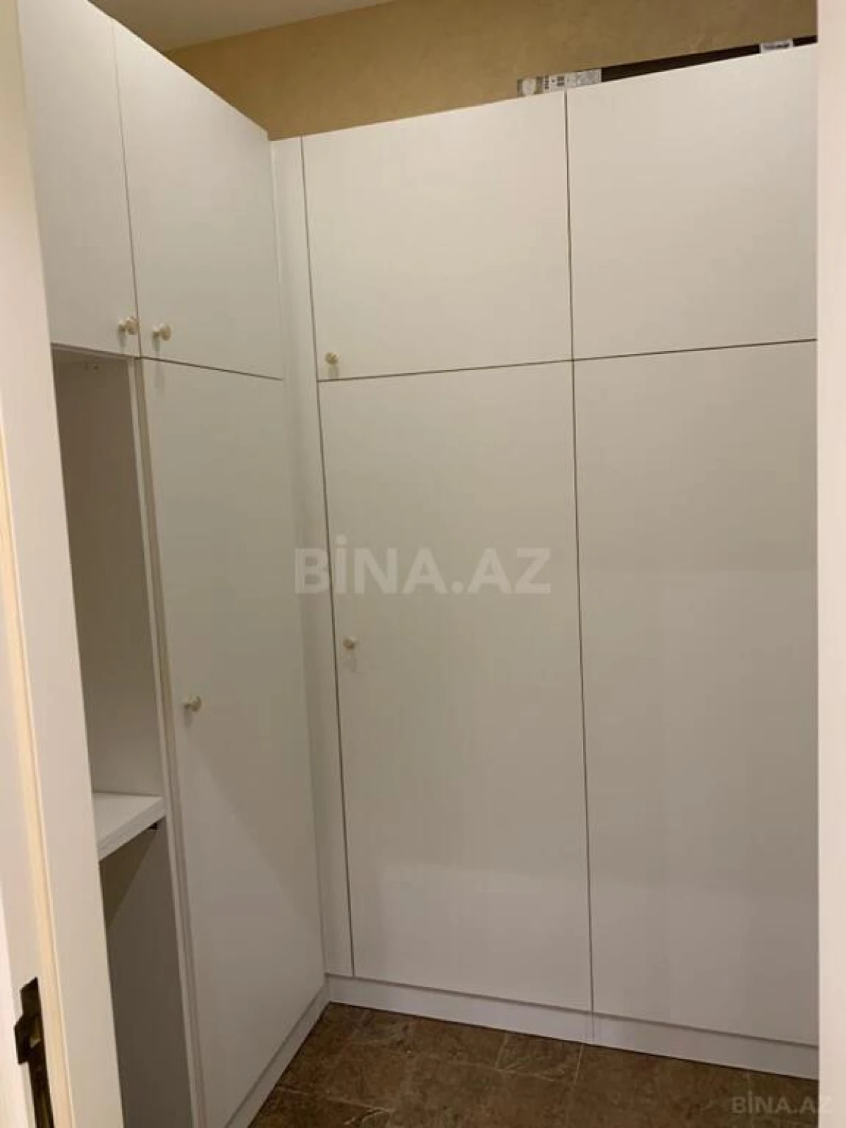 Satılır 5 otaqlı mənzil 280 m²