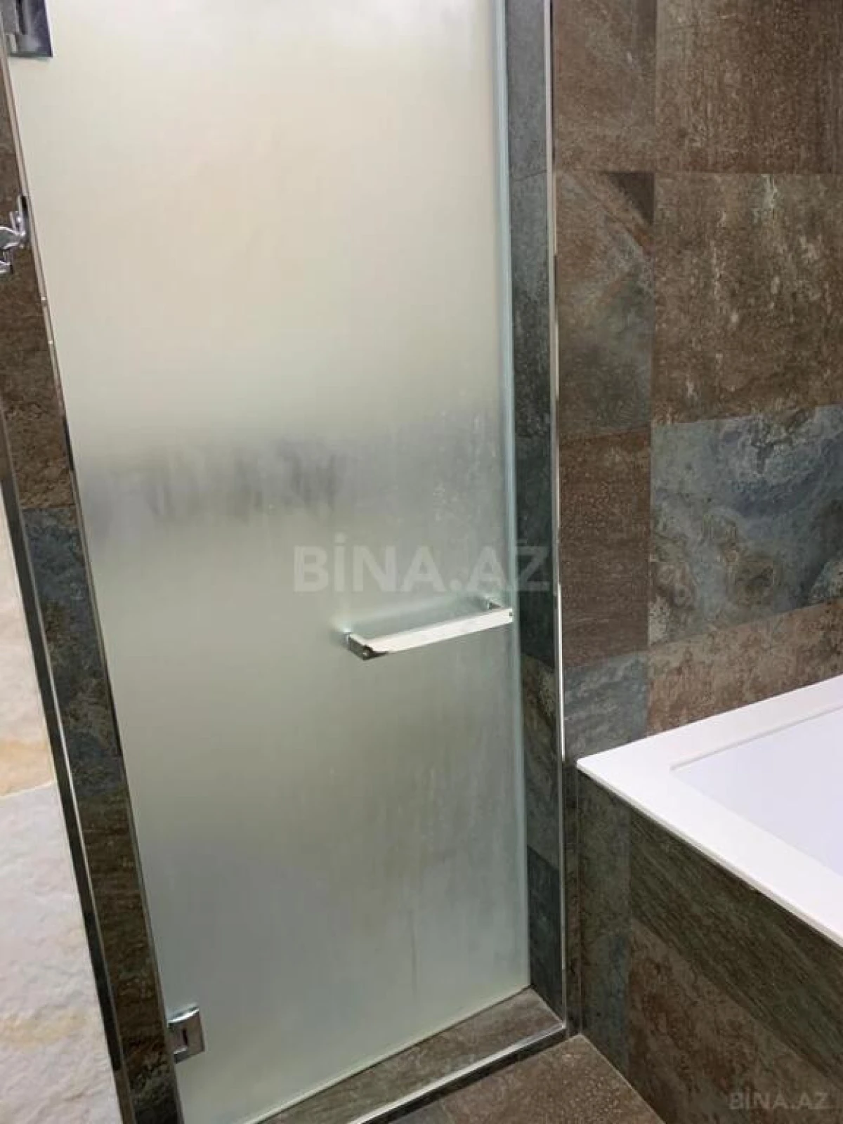 Satılır 5 otaqlı mənzil 280 m²