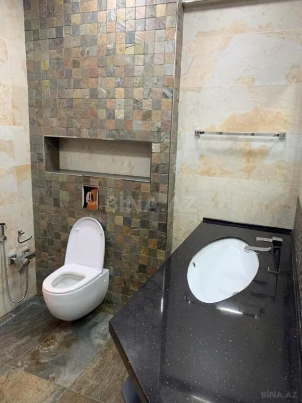 Satılır 5 otaqlı mənzil 280 m²