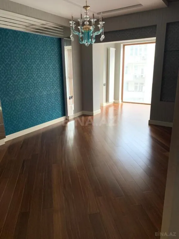 Satılır 5 otaqlı mənzil 280 m²