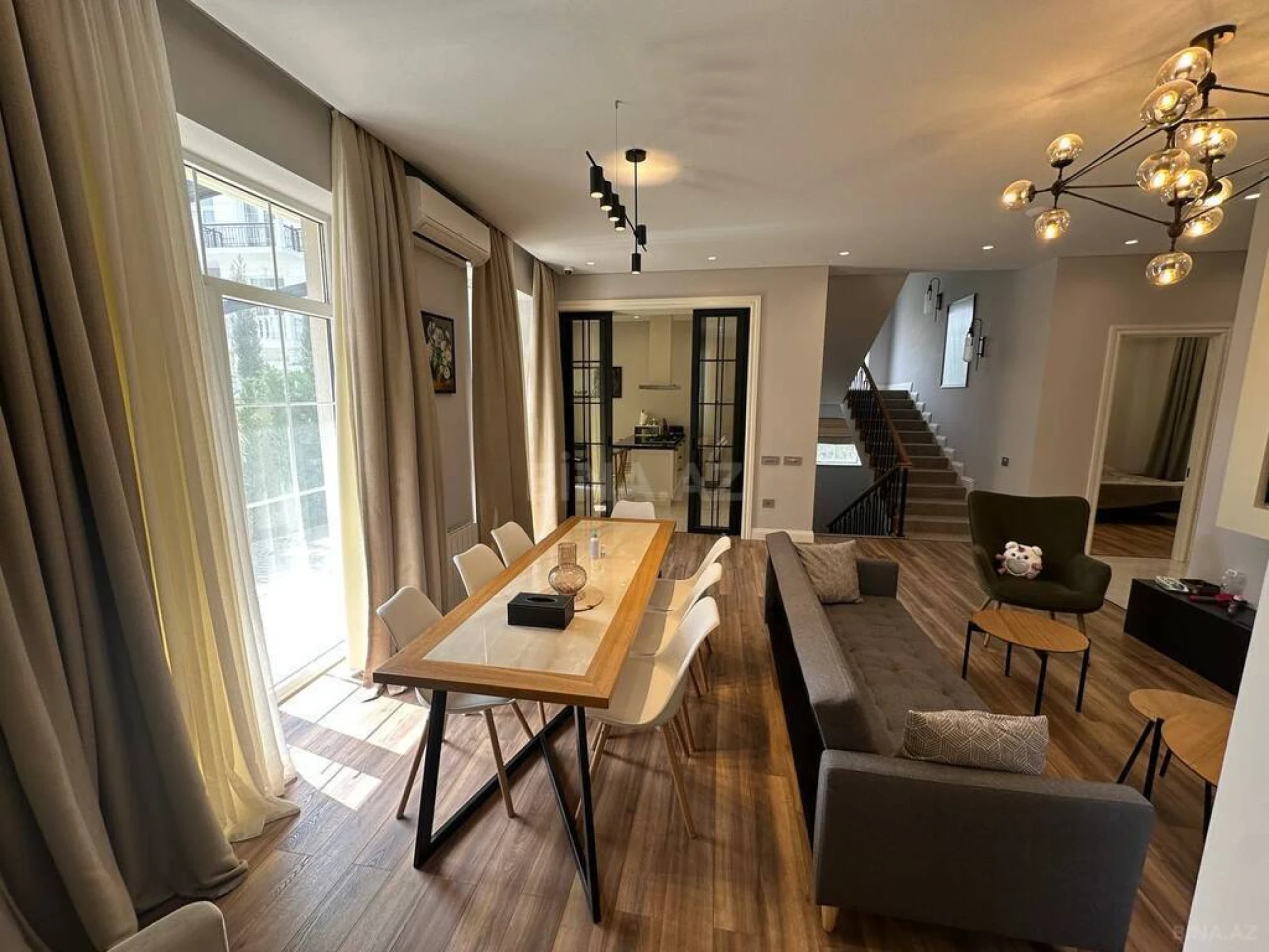 Kirayə verilir 6 otaqlı həyət evi 320 m²