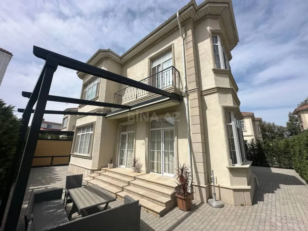 Kirayə verilir 6 otaqlı həyət evi 320 m²
