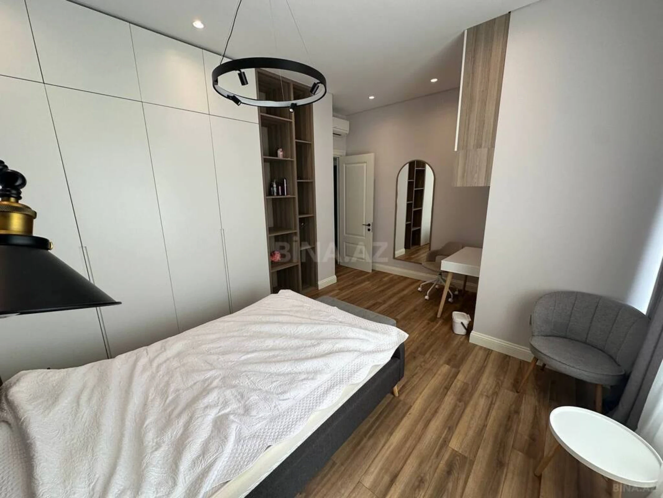 Kirayə verilir 6 otaqlı həyət evi 320 m²