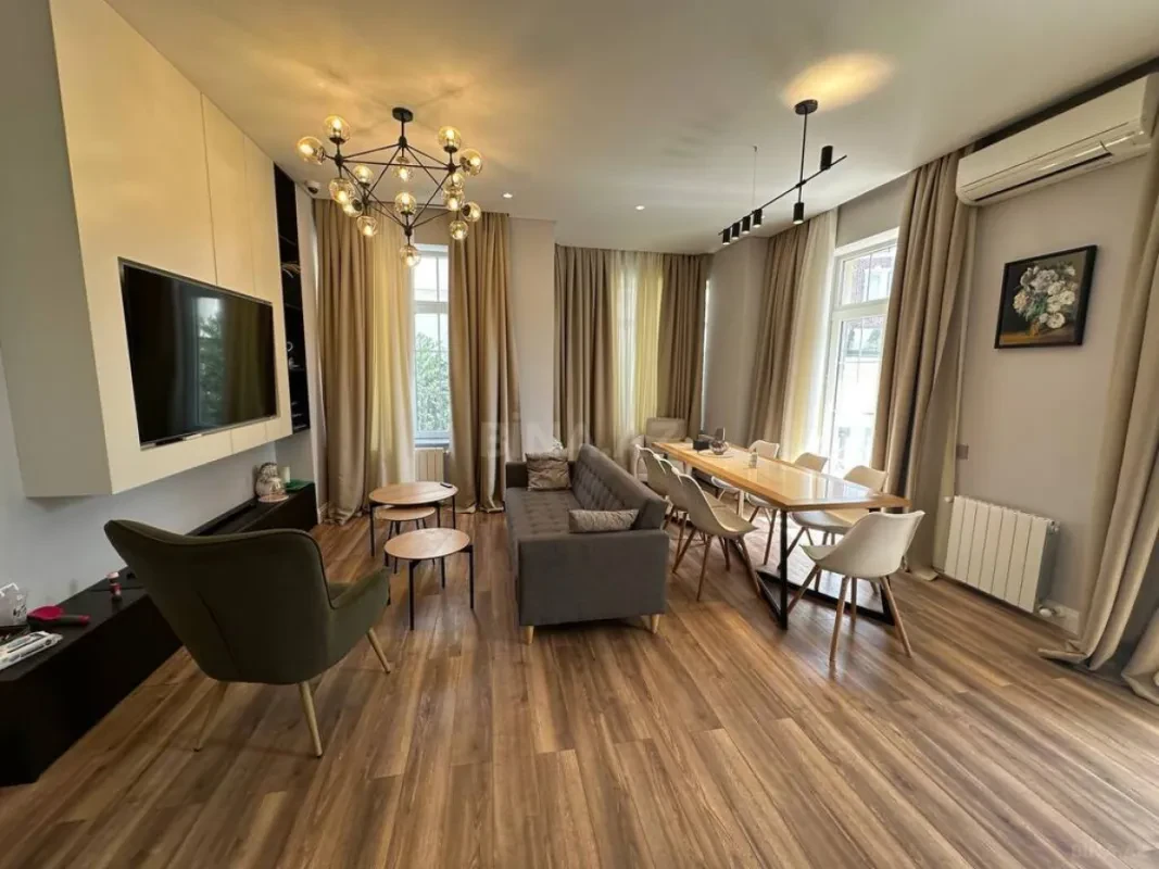 Kirayə verilir 6 otaqlı həyət evi 320 m²