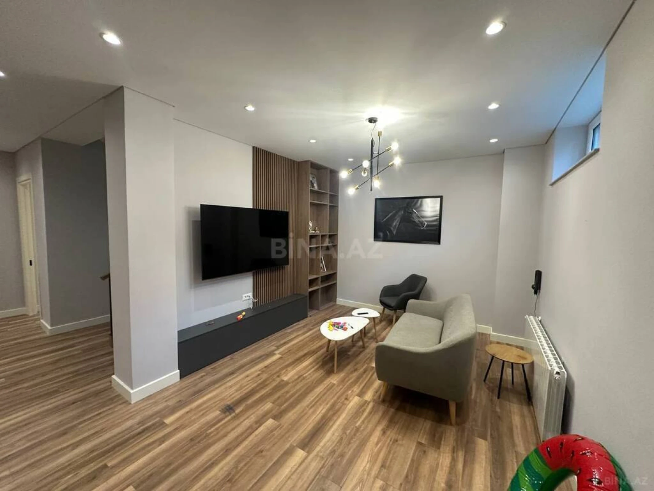 Kirayə verilir 6 otaqlı həyət evi 320 m²