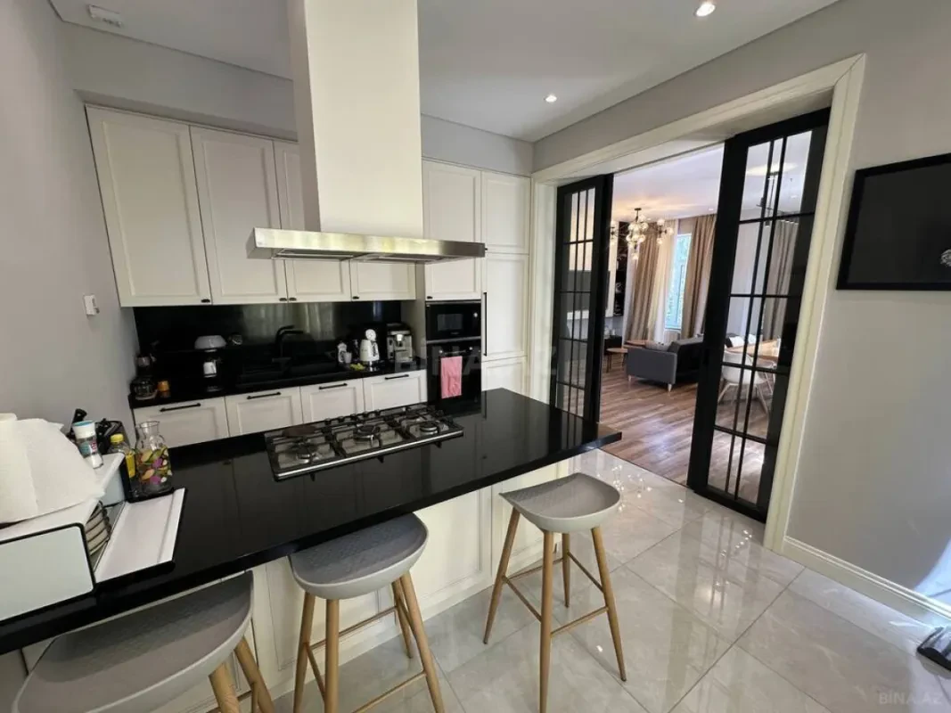 Kirayə verilir 6 otaqlı həyət evi 320 m²