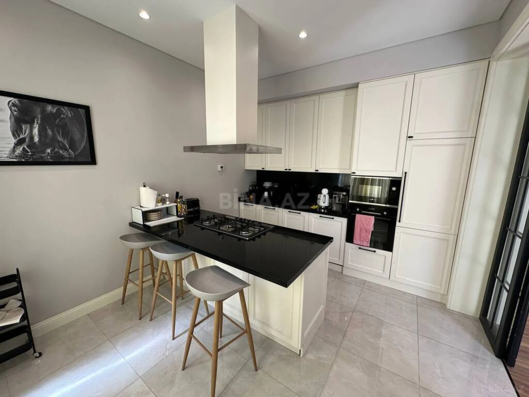 Kirayə verilir 6 otaqlı həyət evi 320 m²