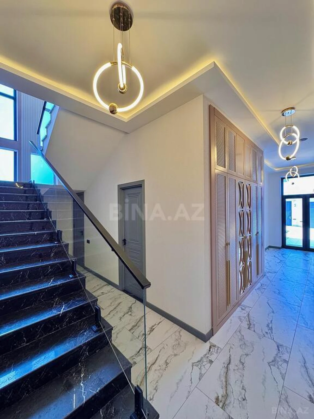 Satılır 5 otaqlı həyət evi 250 m²