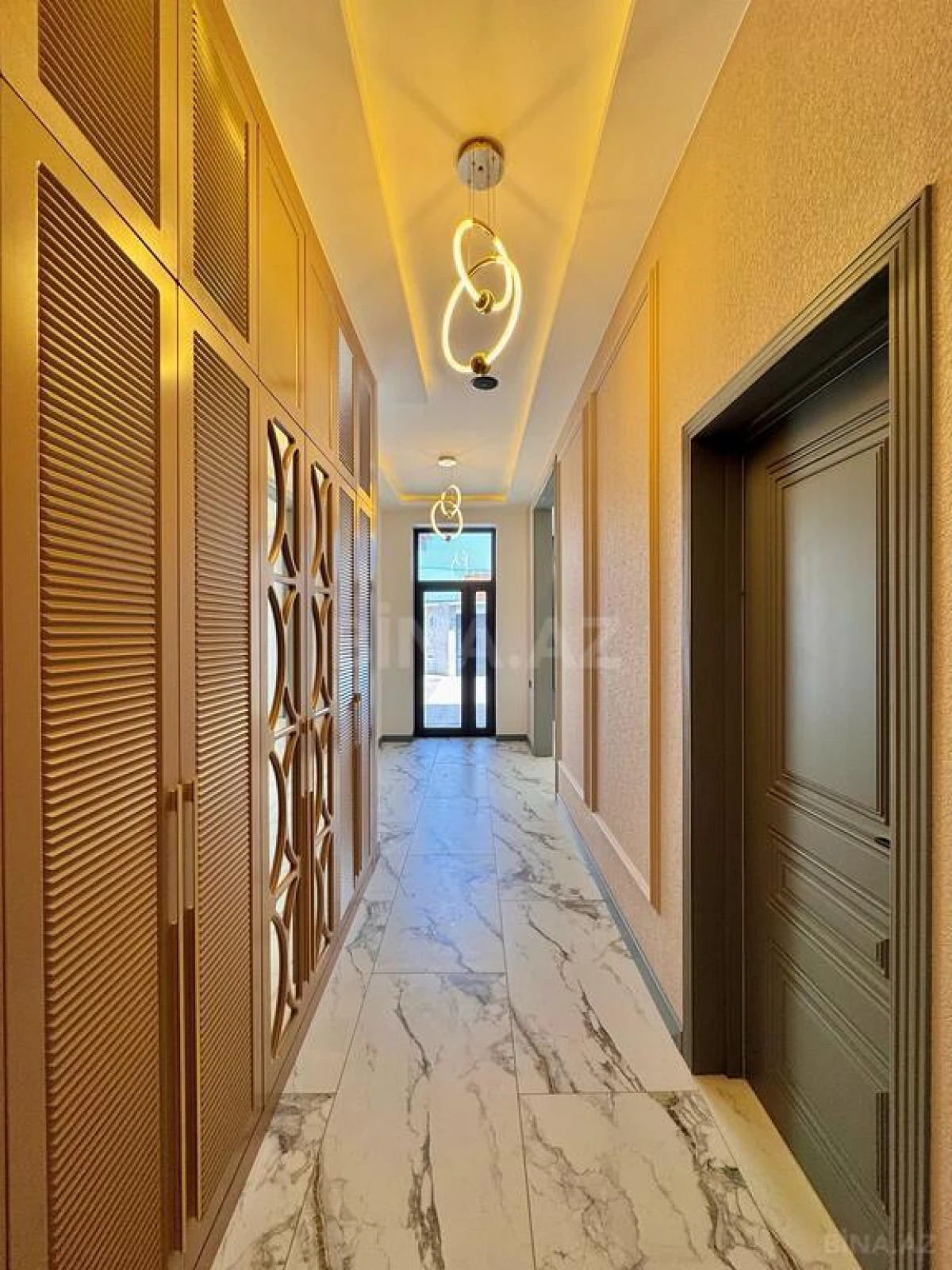 Satılır 5 otaqlı həyət evi 250 m²