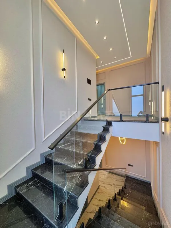 Satılır 5 otaqlı həyət evi 250 m²