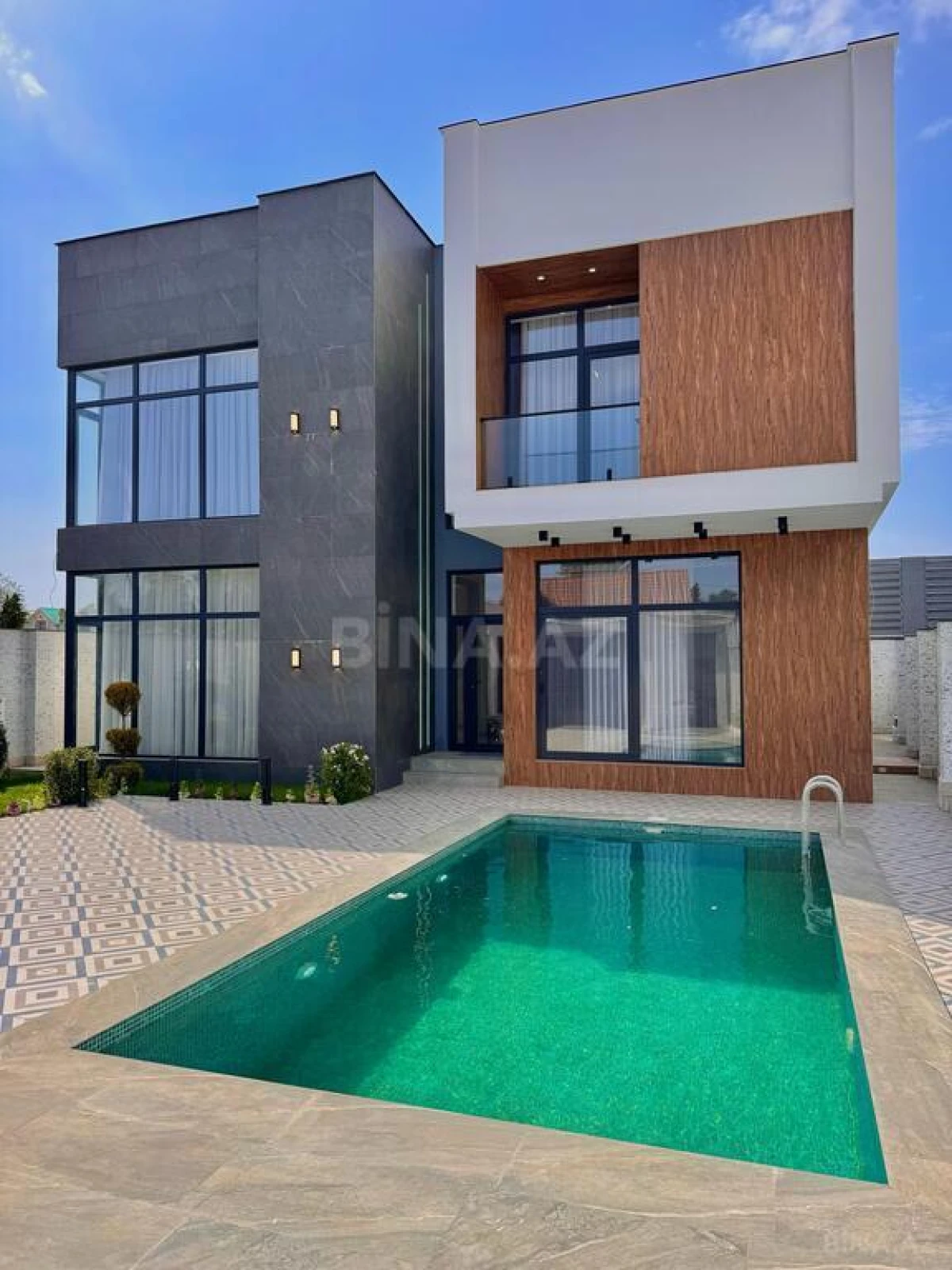 Satılır 5 otaqlı həyət evi 250 m²