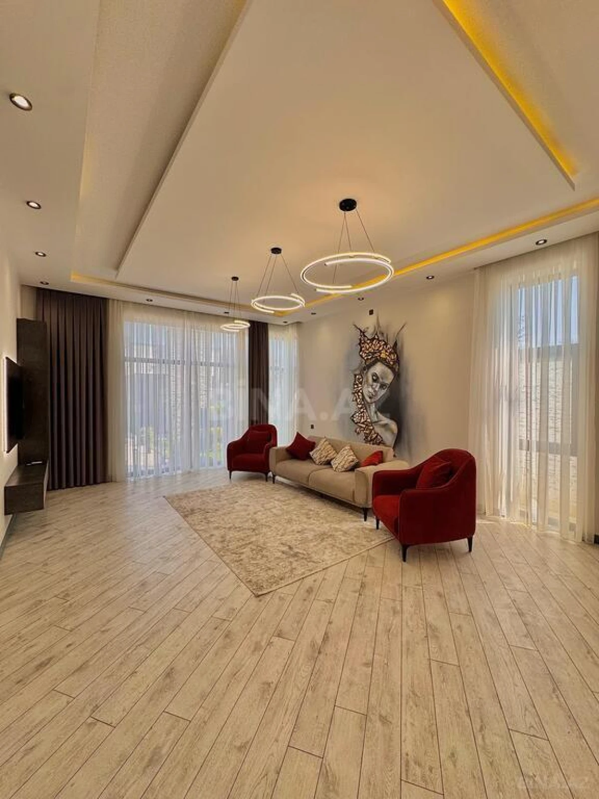 Satılır 5 otaqlı həyət evi 250 m²